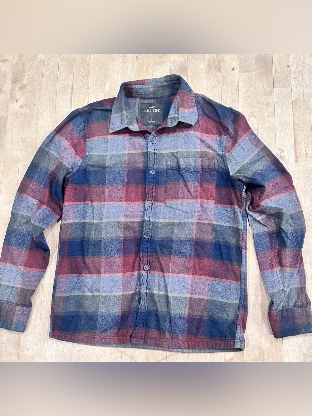 Hollister Men's Blue and Maroon Plaid Button-Down Shirt